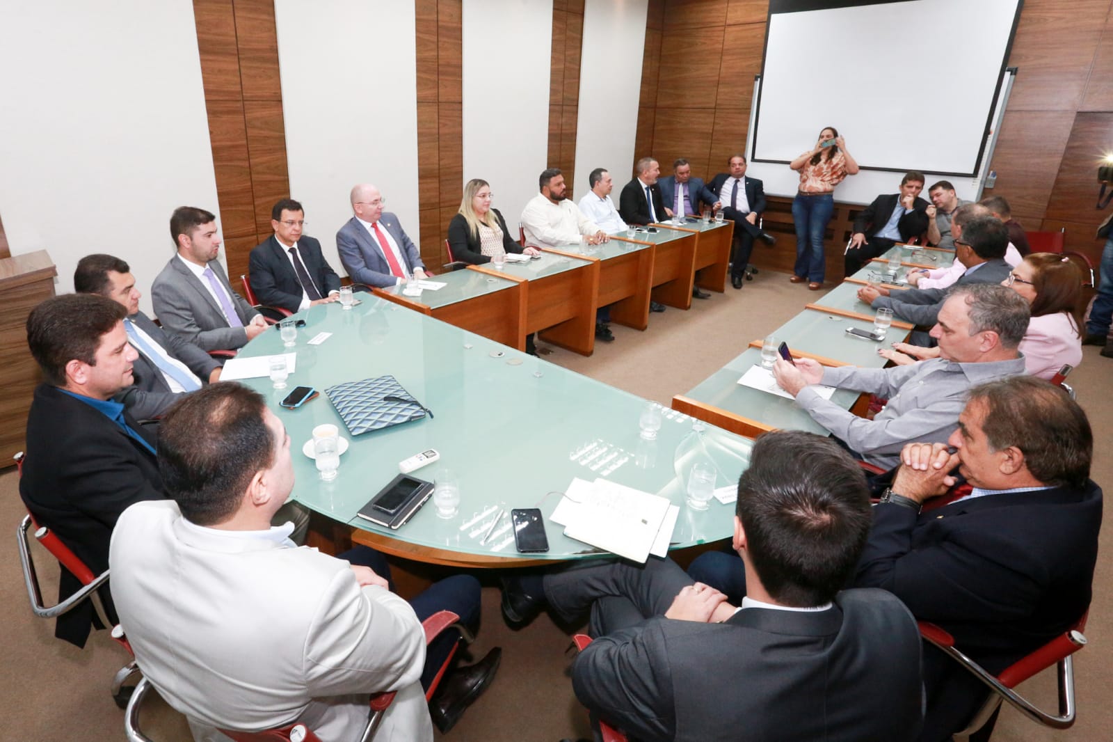 Gladson diz a deputados não ter culpa de ter encontrado o Estado destruído