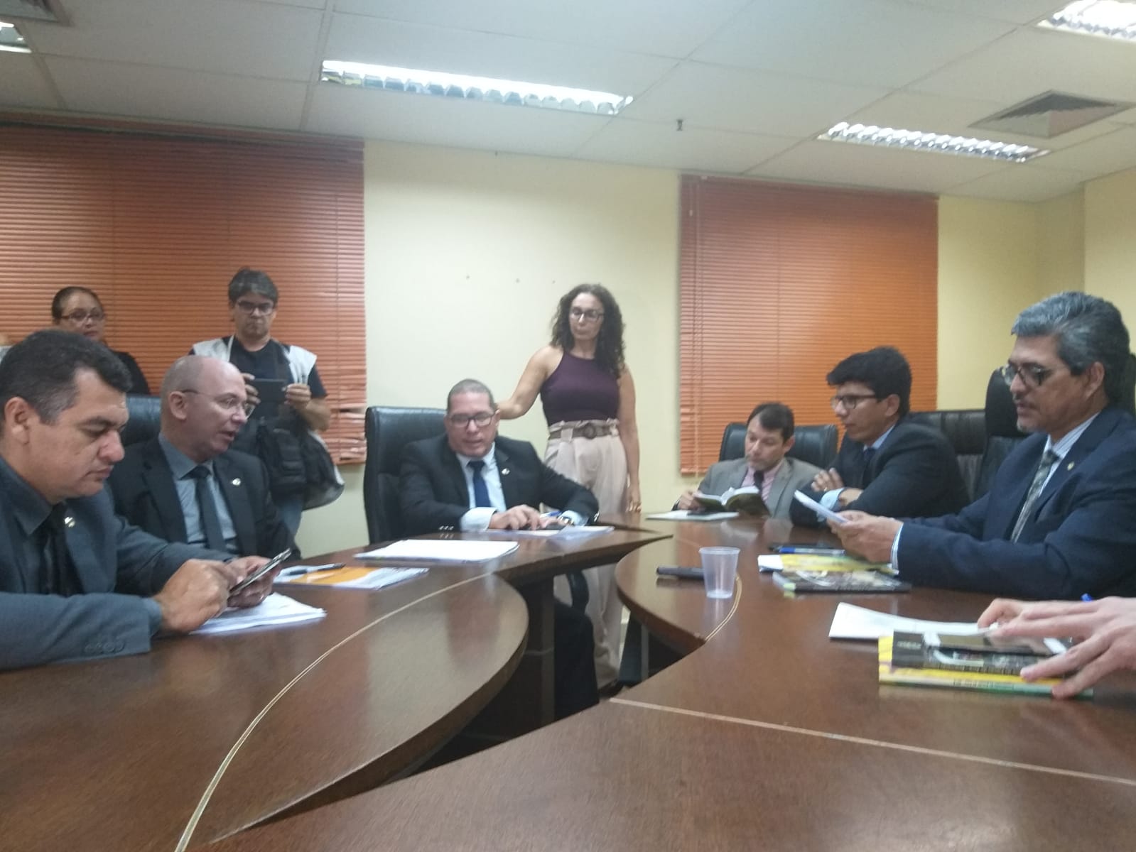 Deputados rejeitam proposta de redução de imposto da energia elétrica