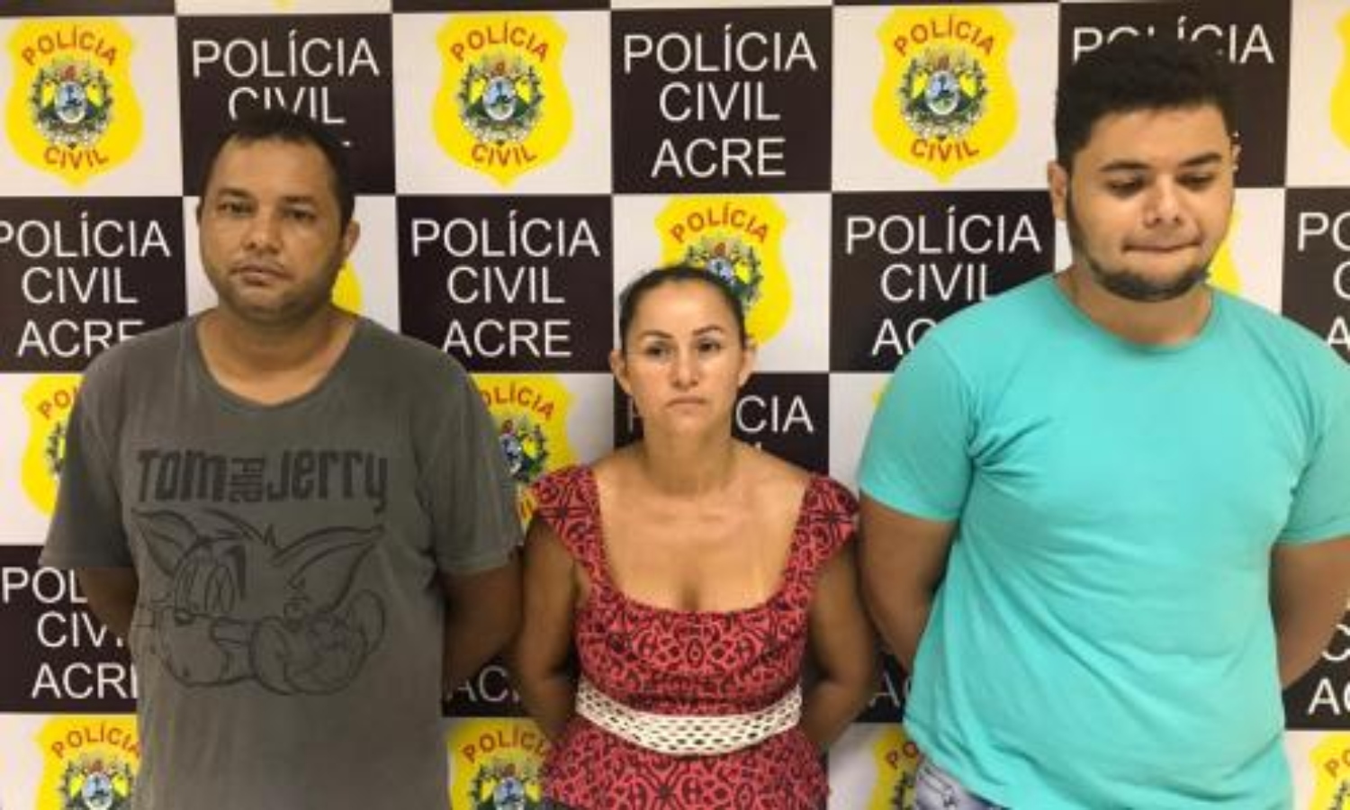 Pai, mãe e filho são presos vendendo droga em supermercado de Rio Branco