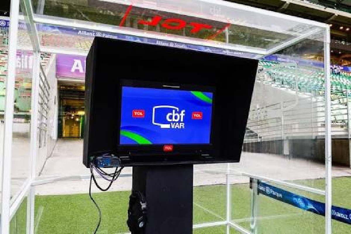 Vereador que quer proibir o uso do árbitro de vídeo wm jogos no Rio de Janeiro