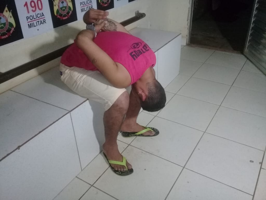 Homem é preso em flagrante após assaltar mulher no bairro Cidade Nova