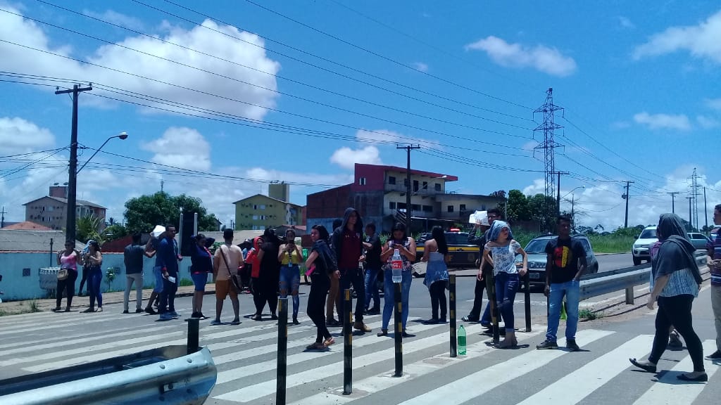 Trabalhadores da Contax interditam BR-364 contra parcelamento de direitos trabalhistas