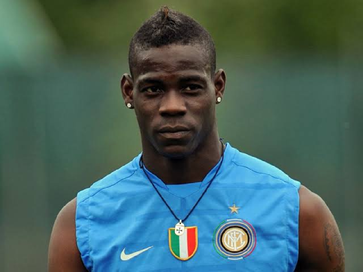 Balotelli quebra câmera de fotógrafo em “ataque de fúria” na Itália