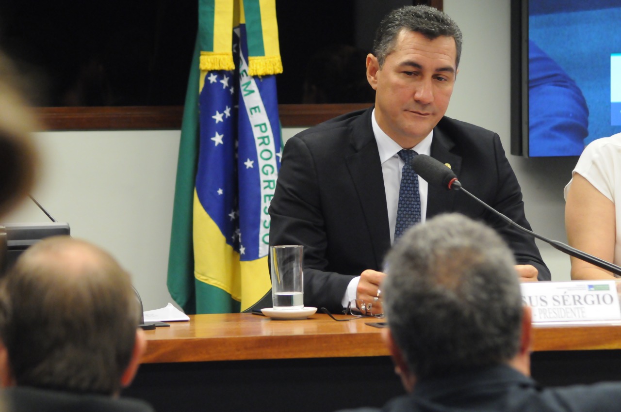 Jesus Sérgio diz que decisão da ANEEL de taxar energia solar prejudica o desenvolvimento do Norte