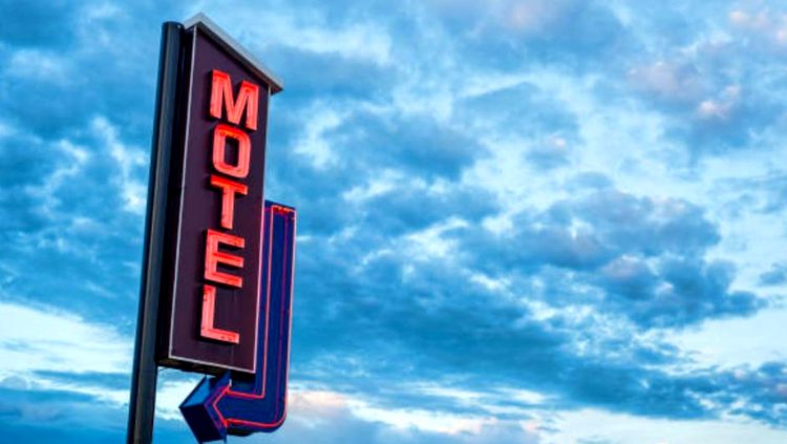 Cliente é preso após discutir com recepcionistas e sair de motel sem pagar a conta