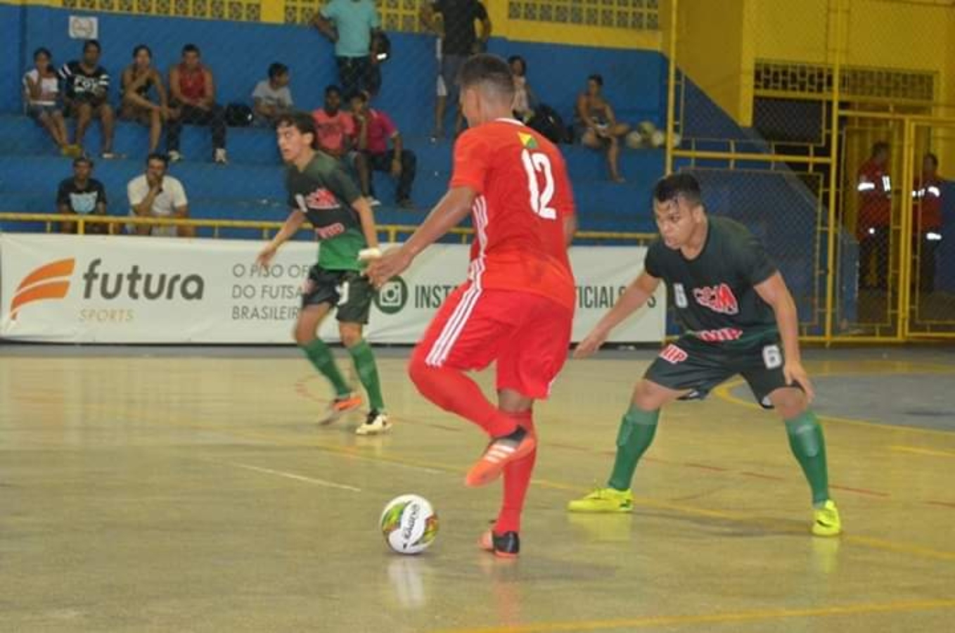 Quatro equipes disputam semifinais do estadual de futsal