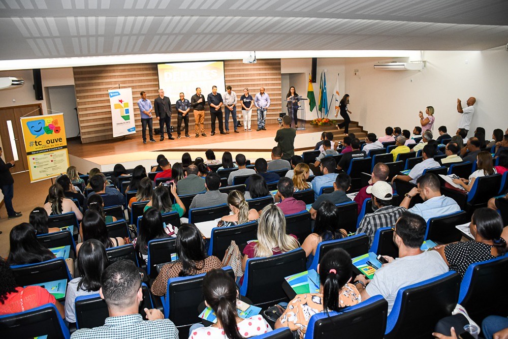Ilderlei Cordeiro participa do I Ciclo de Debates do TCE em Cruzeiro do Sul