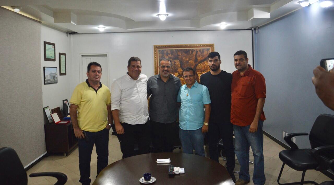 Ilderlei recebe convite de Major Rocha para inauguração de gabinete em Cruzeiro do Sul