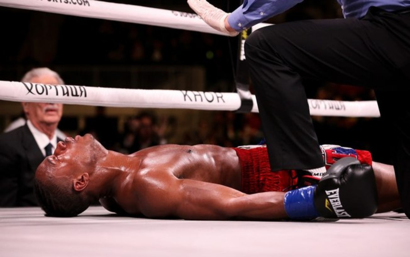 Boxeador está em coma após ser nocauteado em ringue