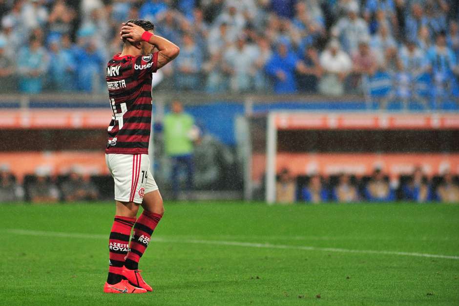 Arrascaeta e Filipe Luís têm lesões; uruguaio fará cirurgia
