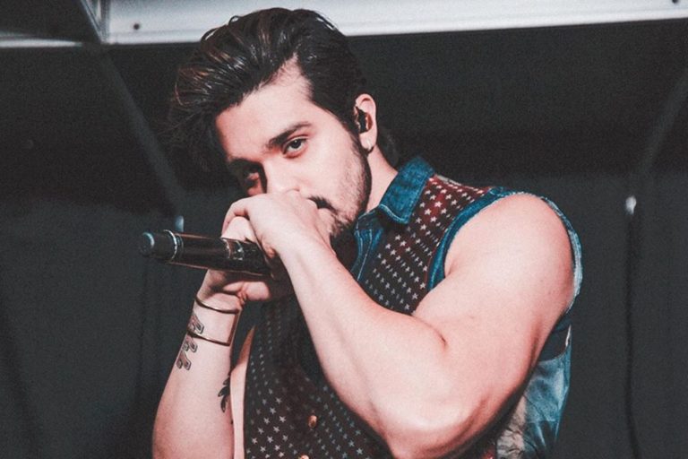 Luan Santana dá festinhas com várias convidadas em suíte de luxo