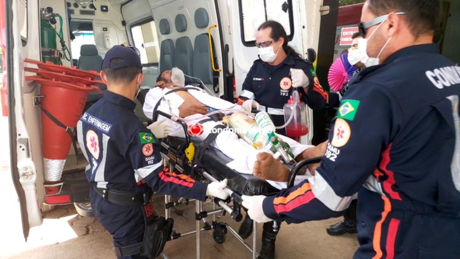 Homem é atacado com vários tiros em briga por causa de mulher