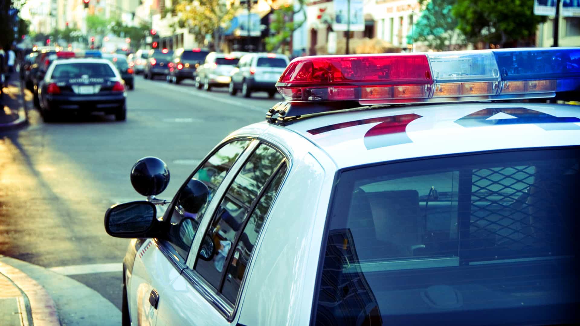 Policial dispara contra o próprio filho após o confundir com ladrão