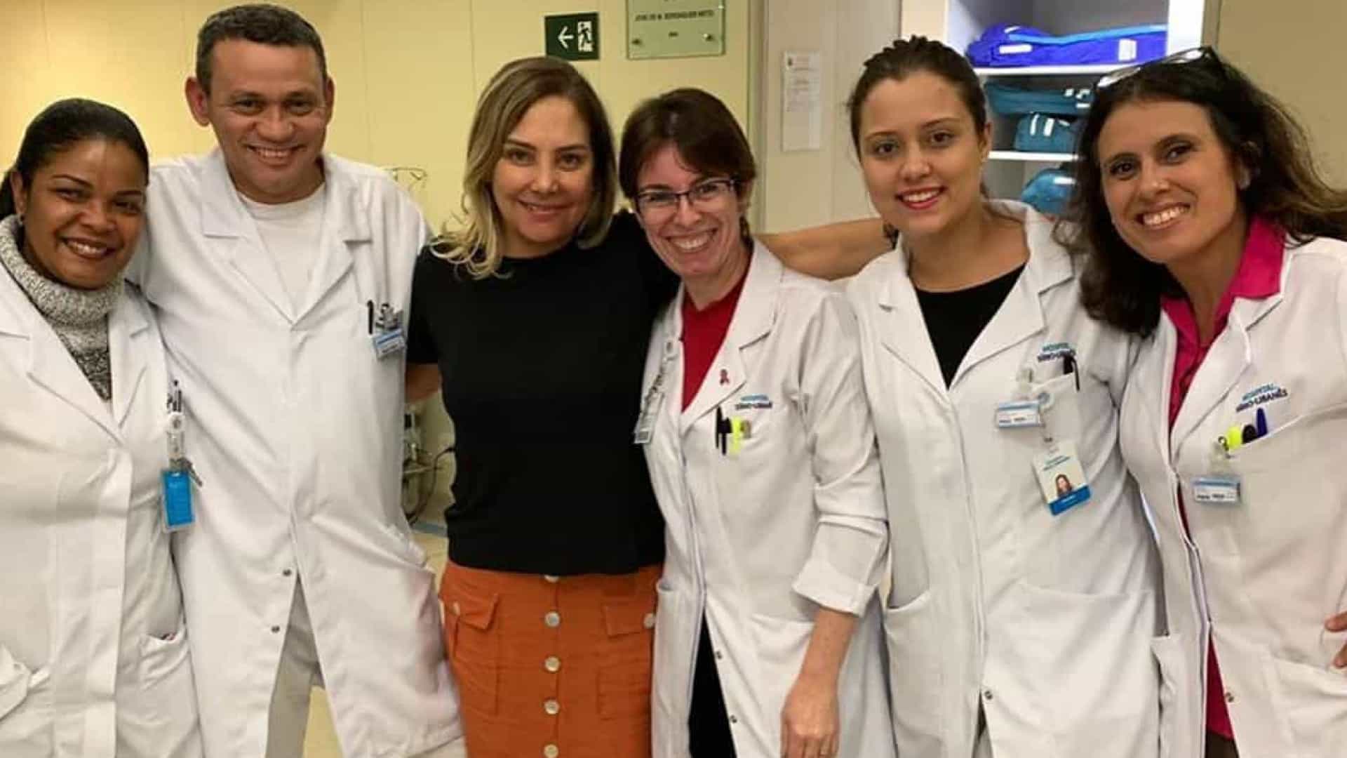Atriz Heloisa Perissé vence o câncer e comemora: “Saí do deserto”