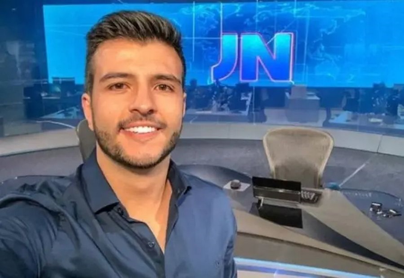 Prestes a apresentar JN, jornalista assume homossexualidade