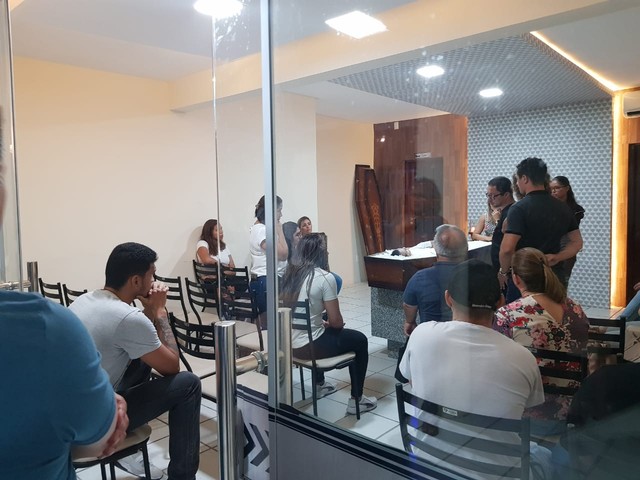Corpo de educador físico que morreu em acidente com kitesurf é velado no CE antes de vir para o AC