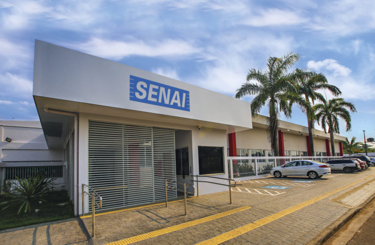 SENAI realiza aula inaugural de curso de Tecnologia da Informação