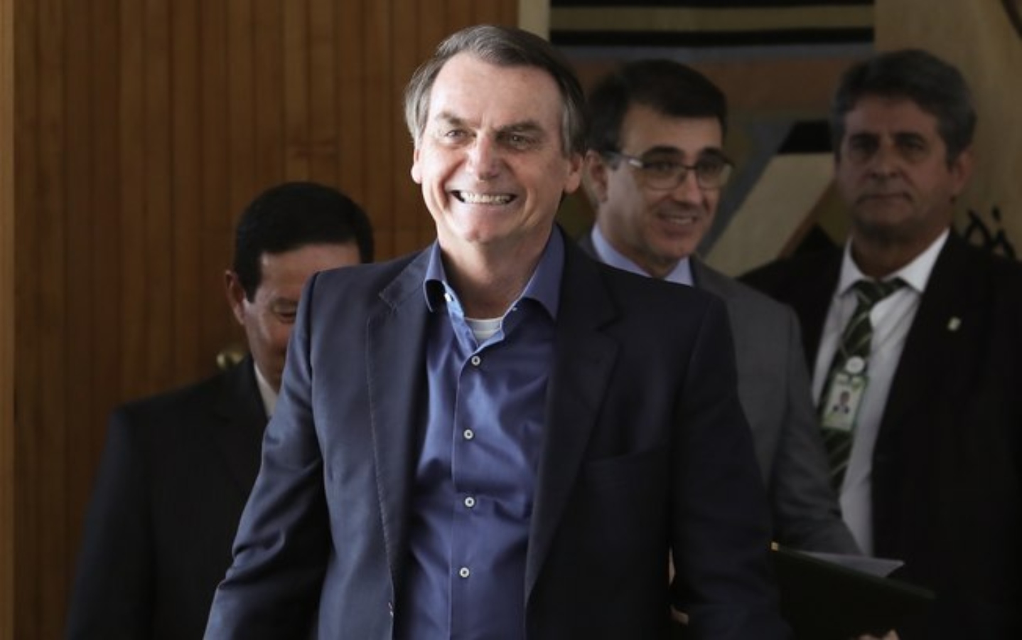 Bolsonaro avalia convites de outros partidos: “Sou menina bonita sem namorado”