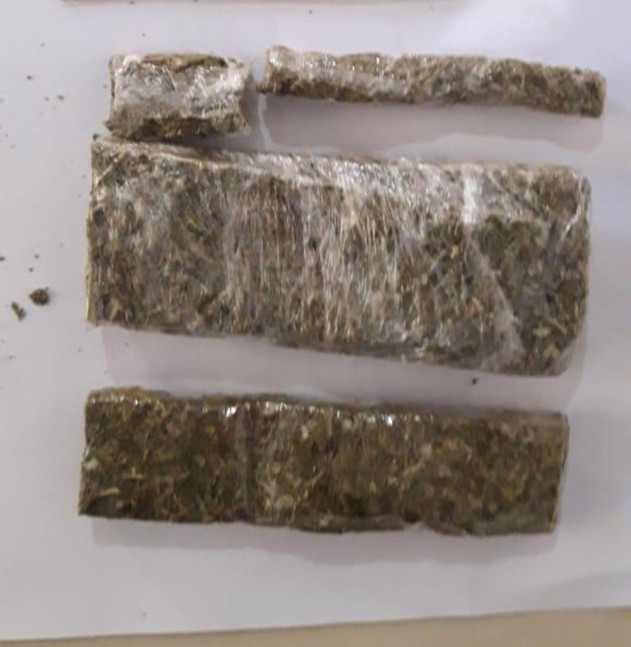 Mulher é presa ao tentar entrar no presídio com maconha