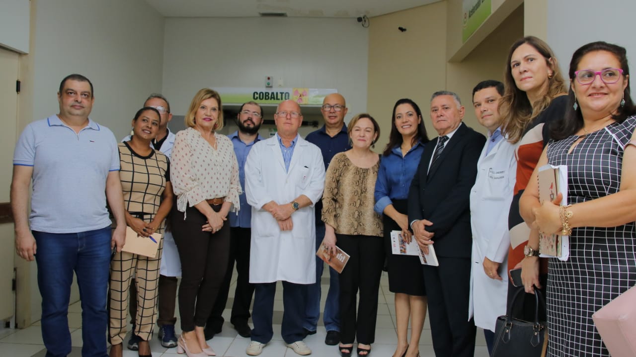 Mailza conhece estruturas do Hospital de Câncer e apoia empresários na reforma