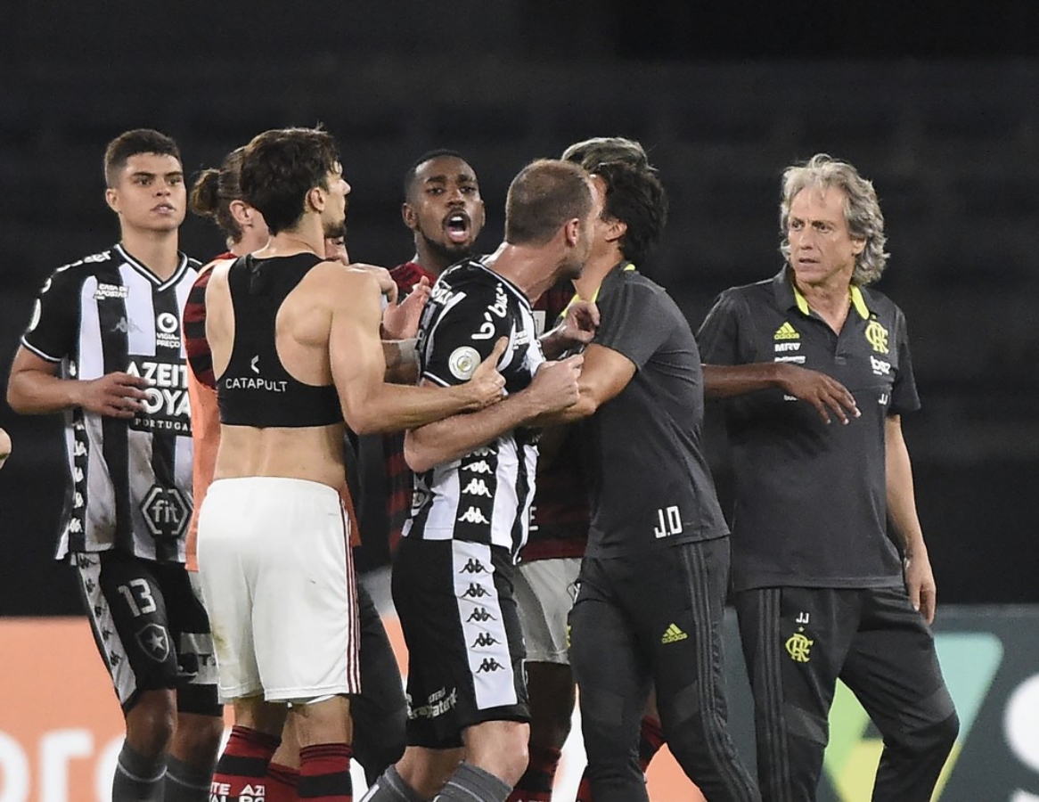 Fla vence clássico catimbado com Bota na base da insistência