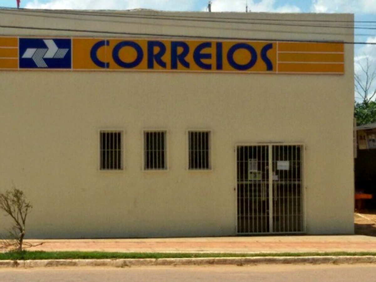 Encapuzados roubam agência dos Correios em Capixaba e fazem duas irmãs reféns