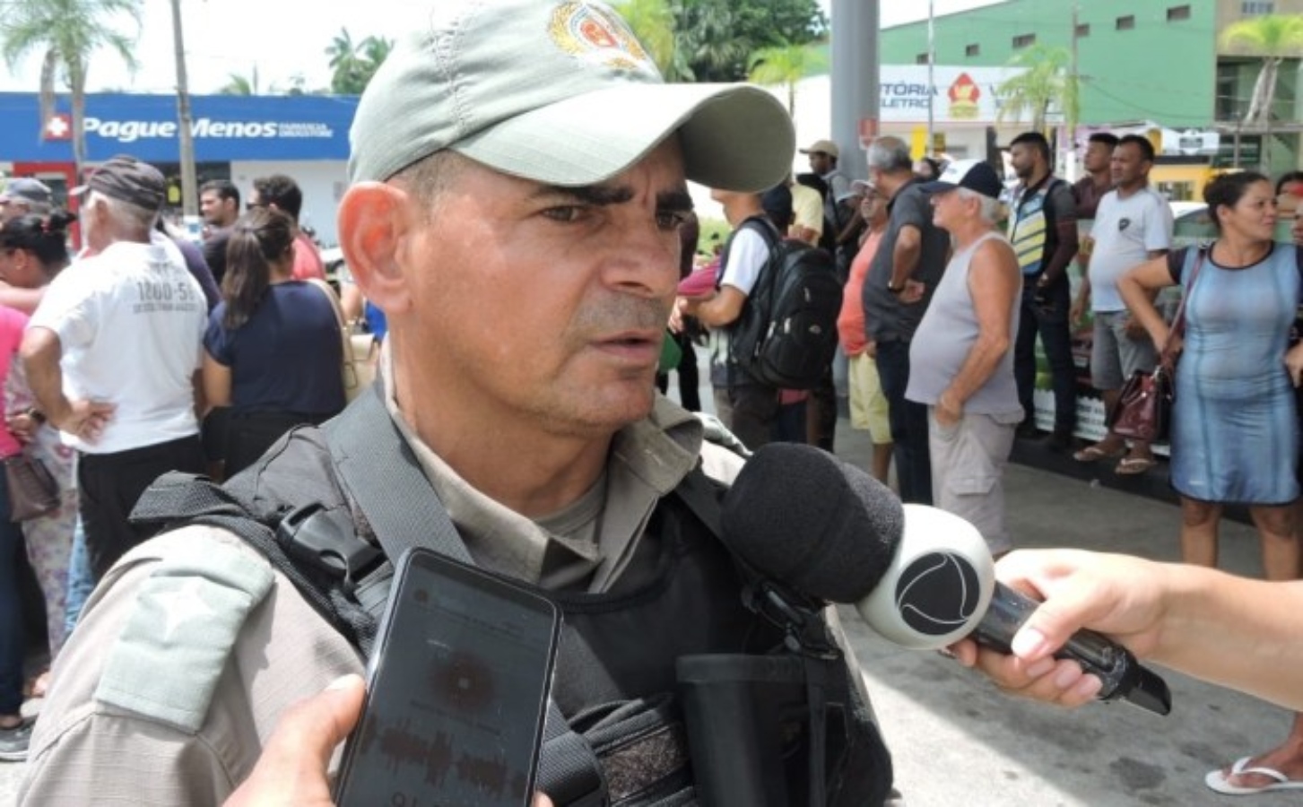Caminhoneiro encontrado morto foi levado por duas pessoas até o caminhão