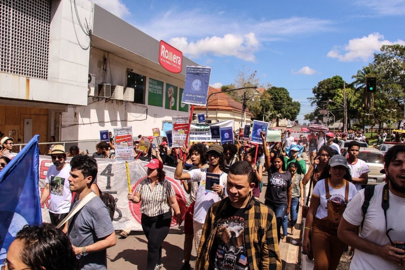 Juiz suspende possível greve da Educação e sindicato pode ser multado se insistir