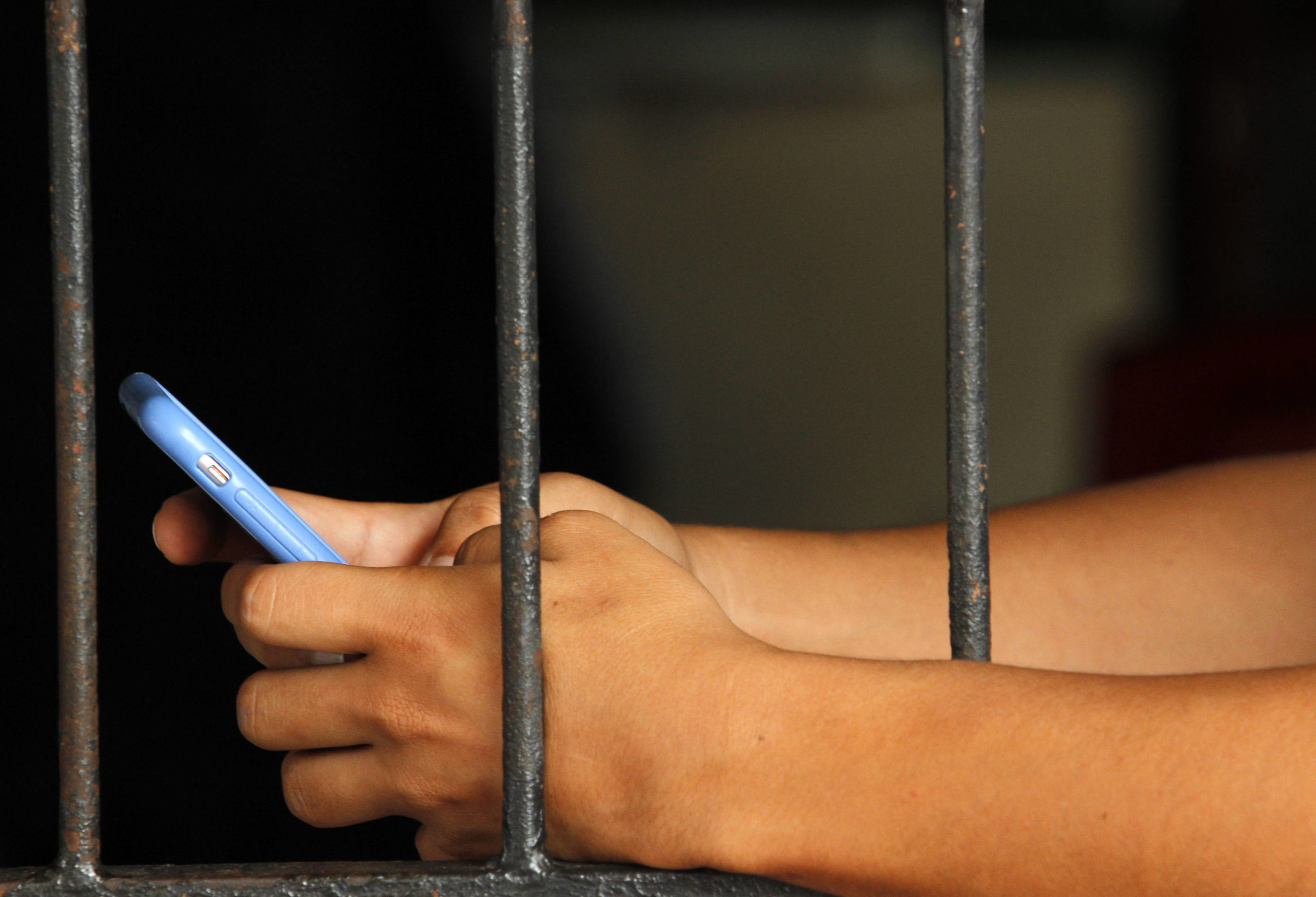 Após detentos postarem fotos em redes, diretor do Iapen não quer mais tomadas nos pavilhões