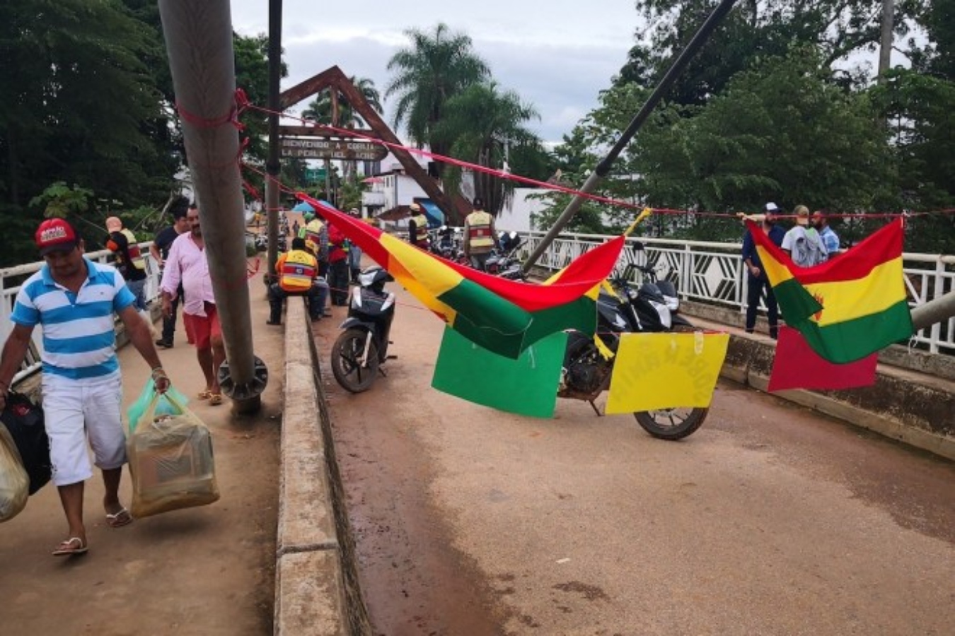 Pontes que ligam Acre e Bolívia continuam bloqueadas mesmo após renúncia de Evo