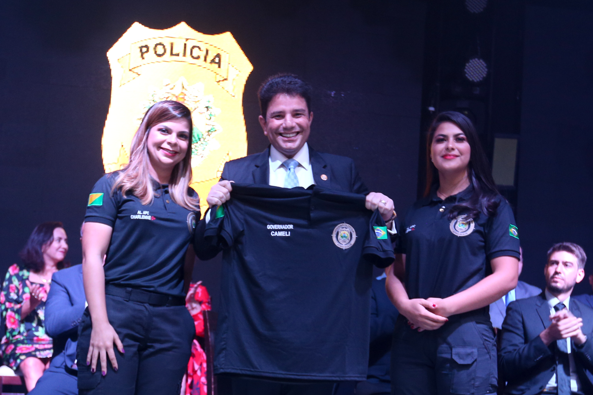 Gladson Cameli é homenageado pela Polícia Civil em festa de encerramento de curso