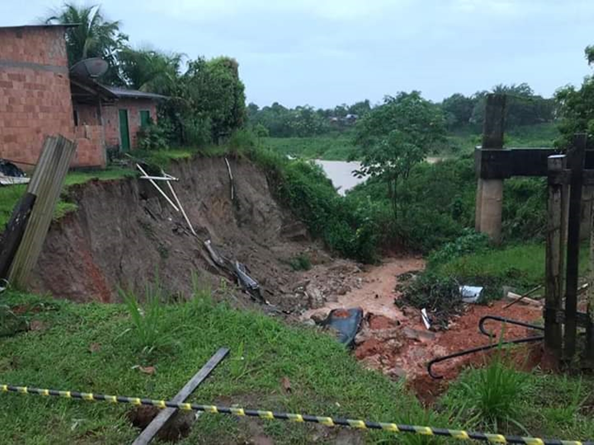 Chuva em Rio Branco causa desmorononamentos e família fica desabrigada