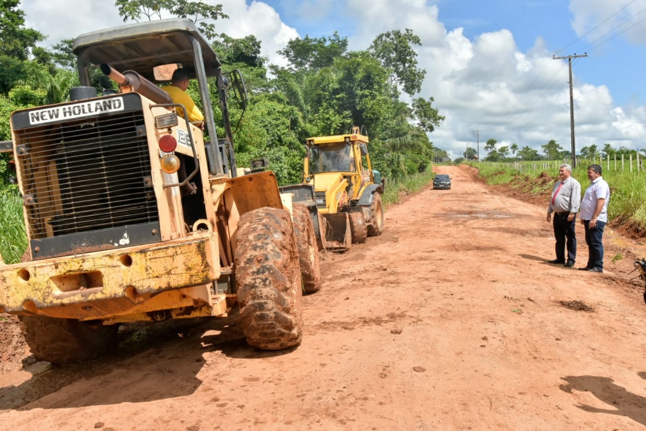 Prefeito em exercício vistoria serviços de recuperação do Ramal da Colônia Cinco Mil
