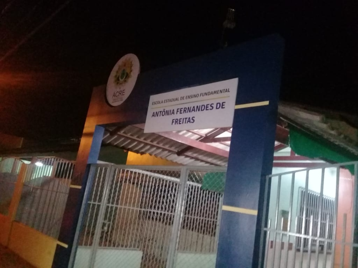 Armados com escopeta, criminosos rendem alunos e fazem arrastão em escola