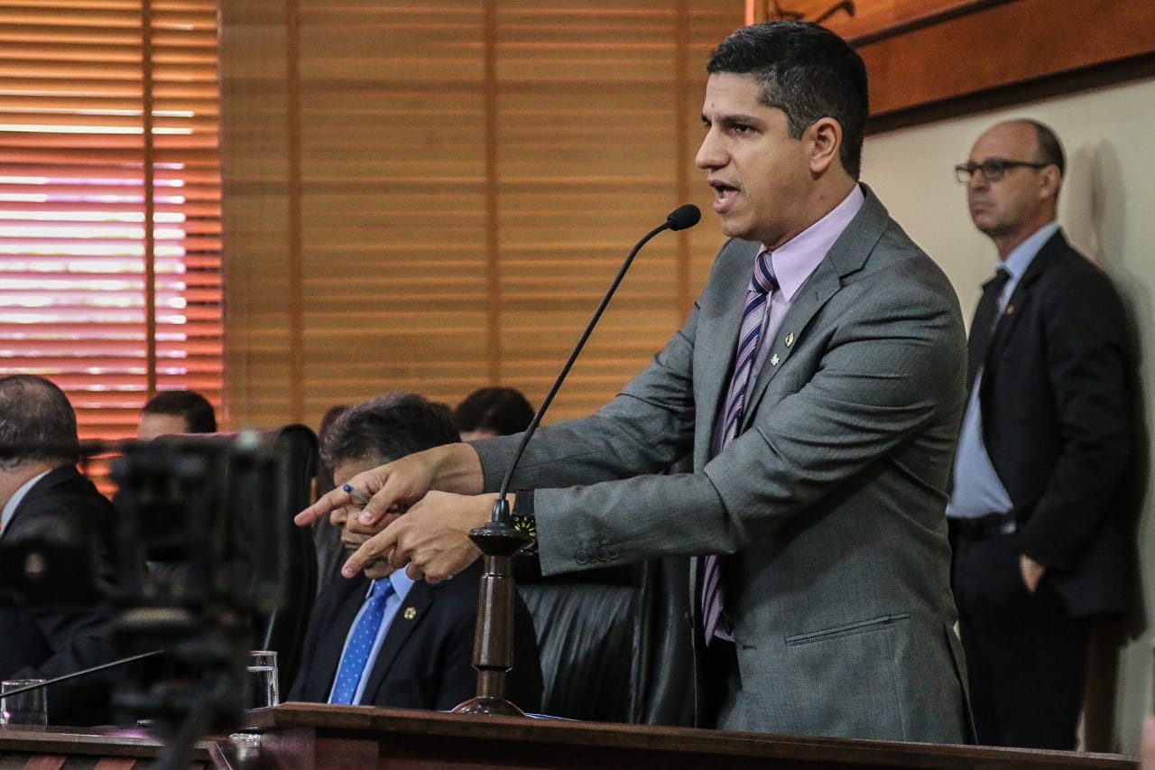 Calegário anuncia filiação ao PL e Antônia Lúcia declara: “Será bem vindo”