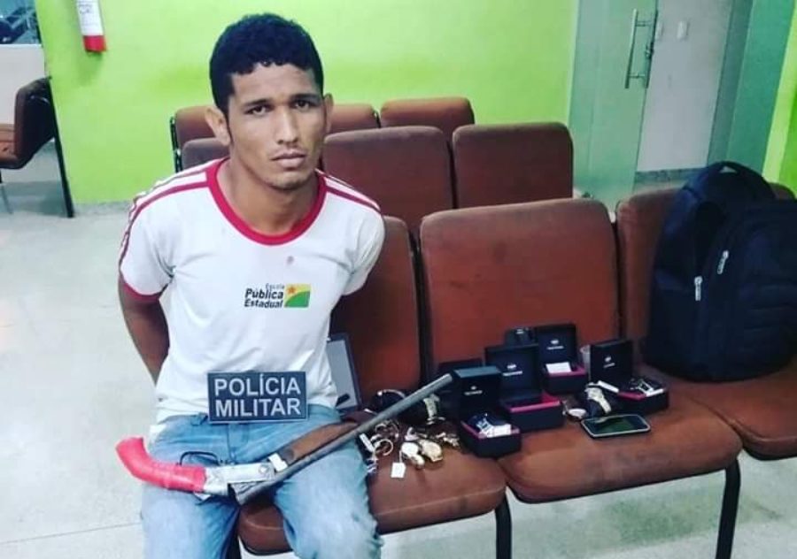 Estudante tenta assaltar uma loja com escopeta, mas acaba preso