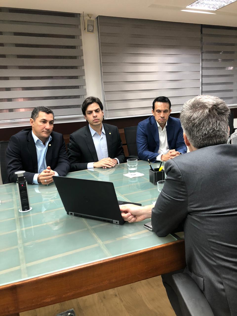 Jesus Sérgio pede diminuição do valor das passagens aéreas para o Acre