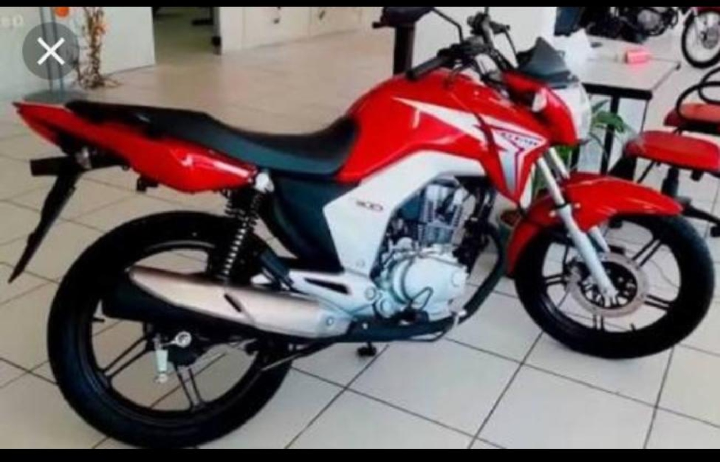 Homem vai comprar lanche e tem moto roubada na Via Chico Mendes