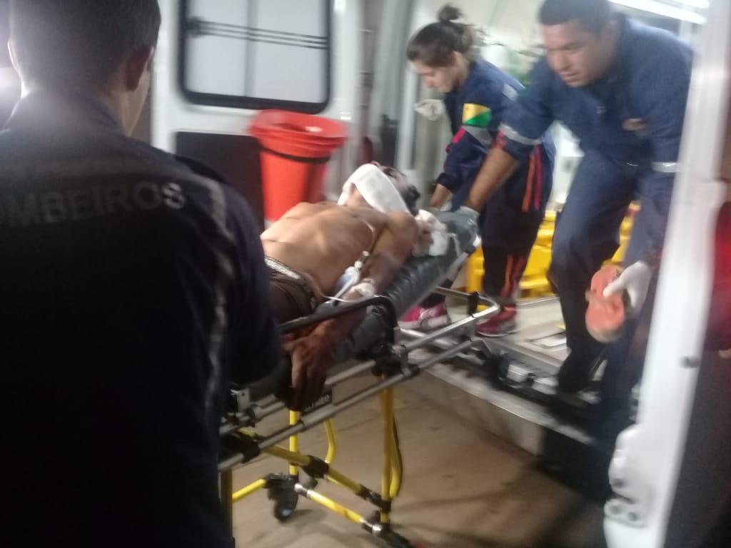 Homem é baleado com cerca de sete tiros enquanto caminhava em rua do Cidade Nova