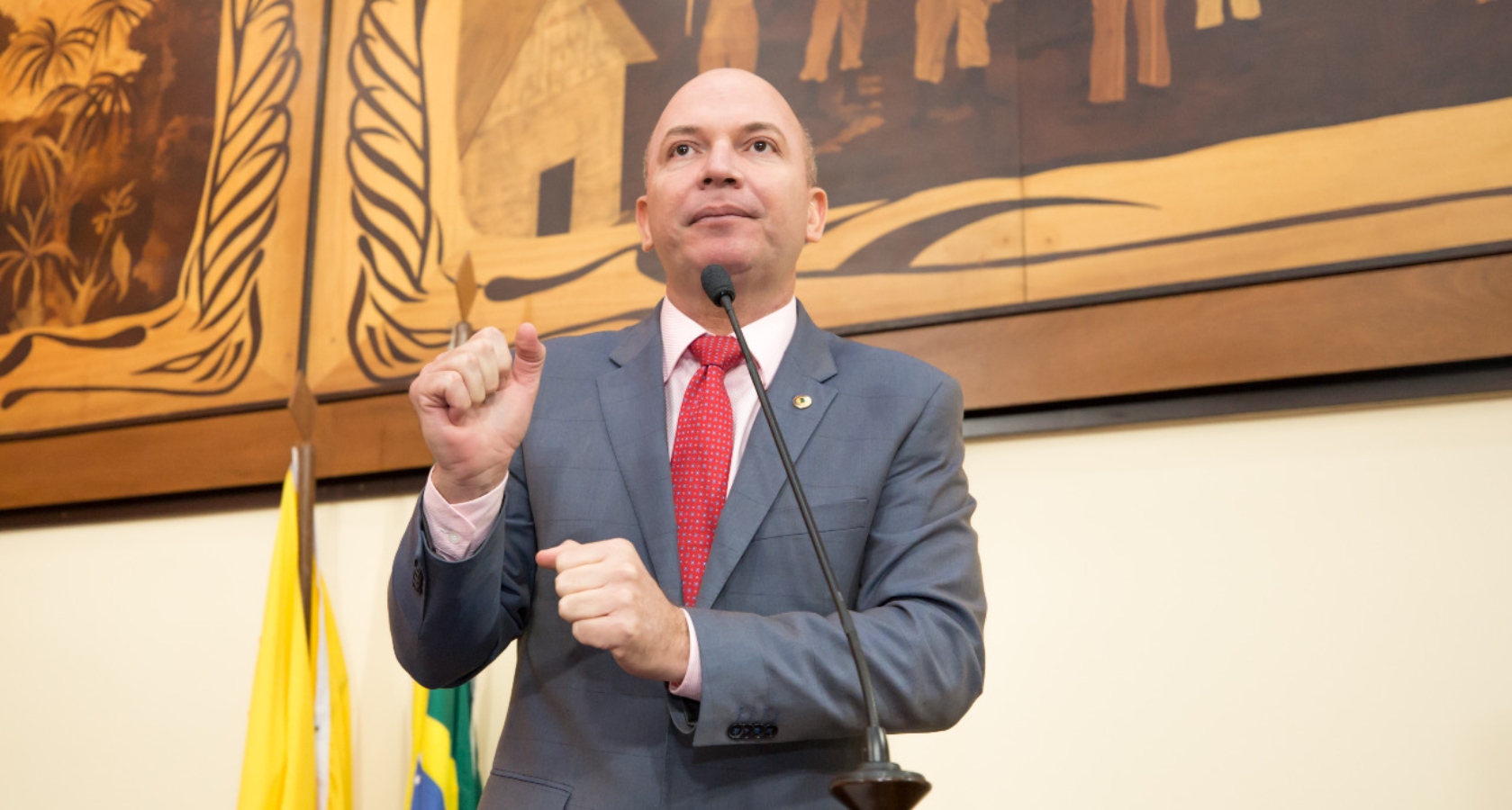 Líder do governo acusa oposição de propagar fake news sobre reforma da Previdência