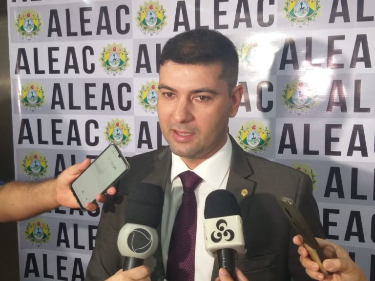 Nicolau Júnior anuncia antecipação do 13° salário dos servidores da ALEAC para esta quarta-feira