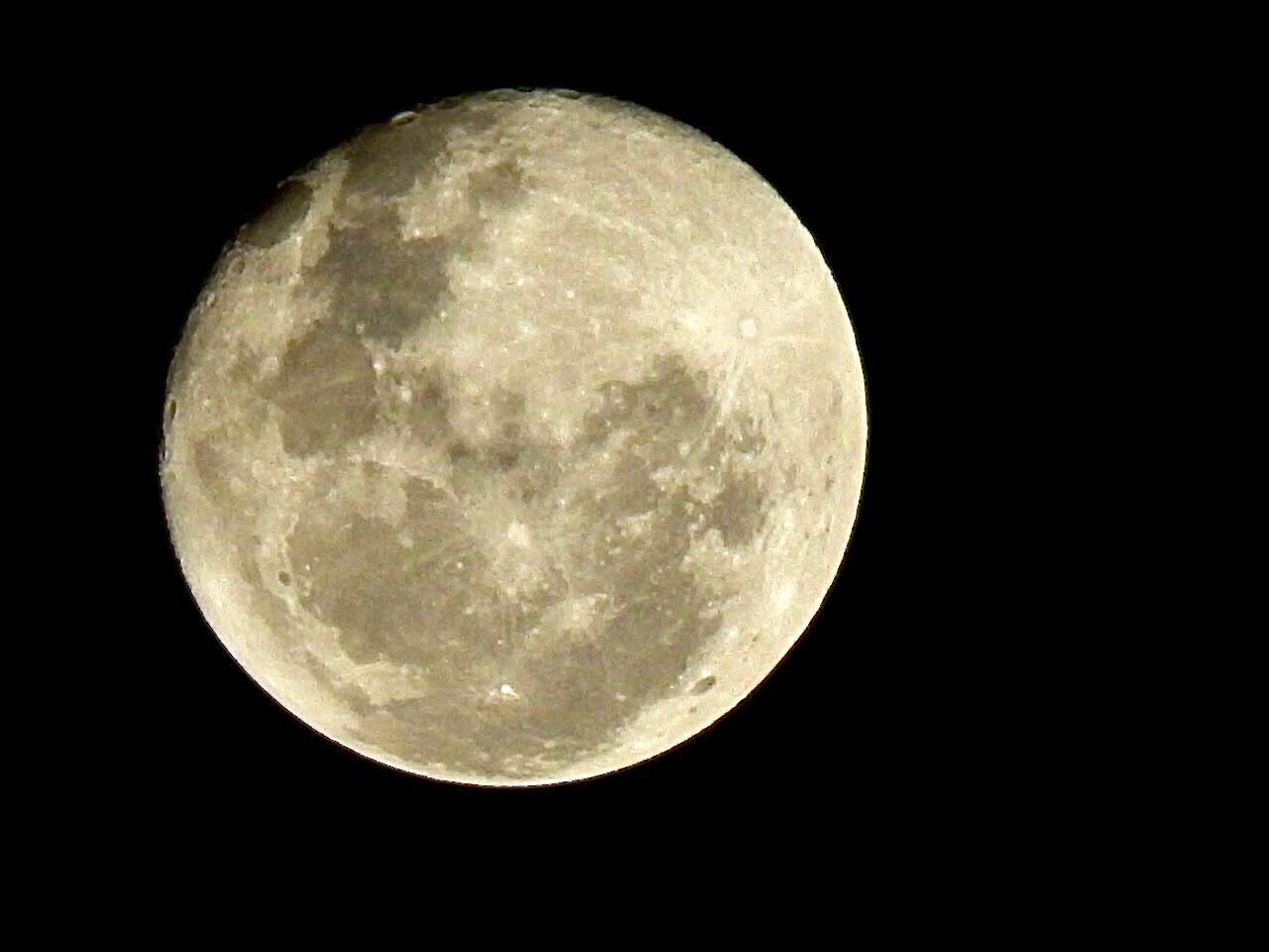 A lua como um espetáculo nos céus de Rio Branco