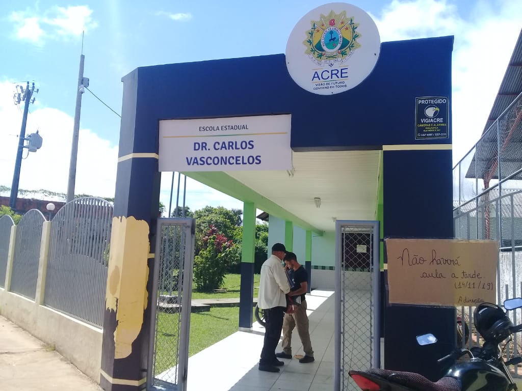 Criminosos fazem alunos reféns e promovem arrastão em escola na capital nesta quinta