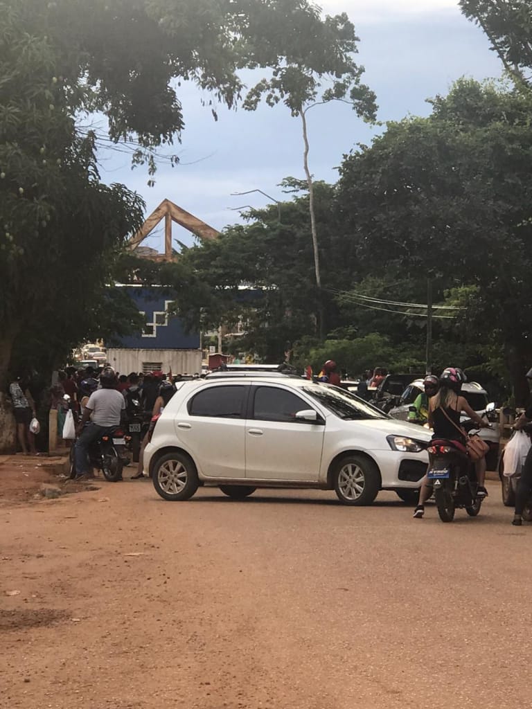 Com “festa”, bolivianos voltam interditar as pontes que ligam o Brasil à Cobija