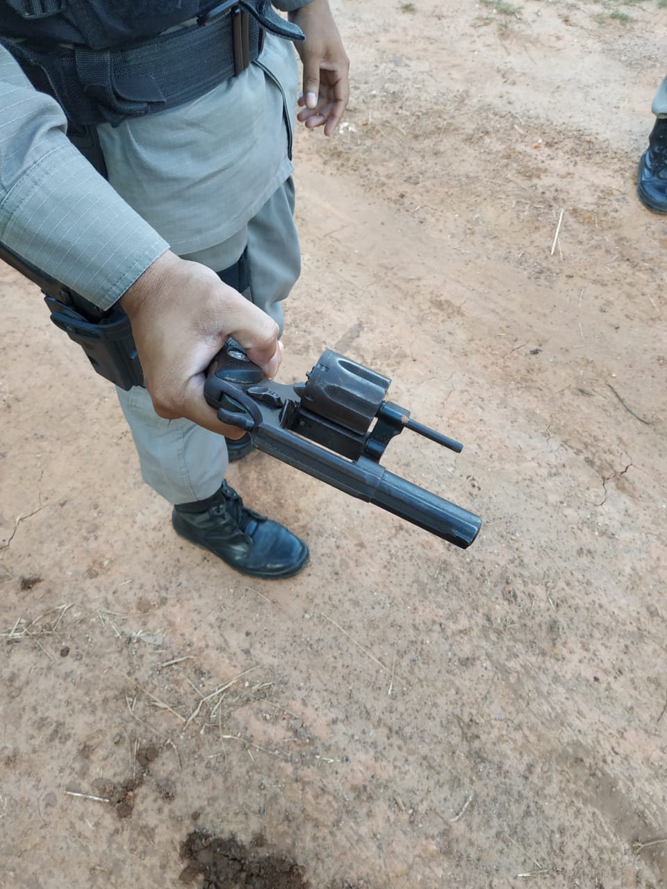 Polícia prende jovem com revólver em Senador Guiomard