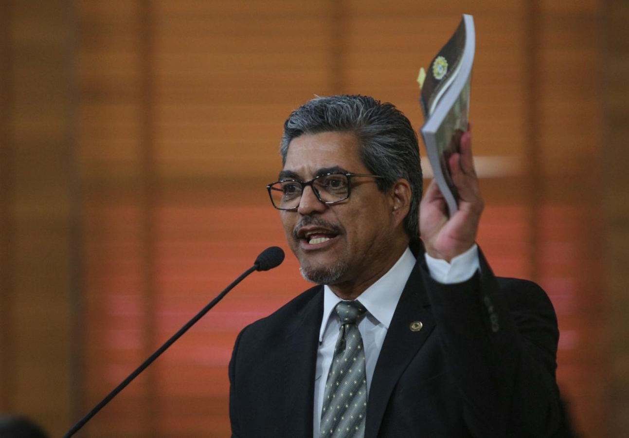 Deputado sugere que votação da reforma, marcada para terça, seja adiada para dezembro