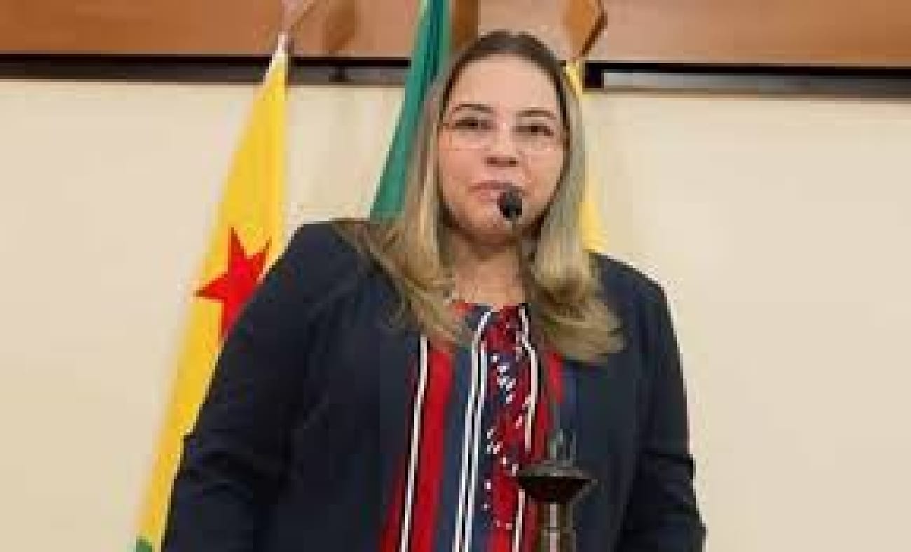 Meire Serafim sugere que servidores tenham um dia de folga após exame de próstata