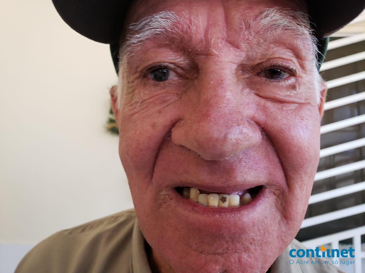 Aos 85 anos, com estrela de ouro no dente, Darli continua durão e ‘cheio de mulheres’