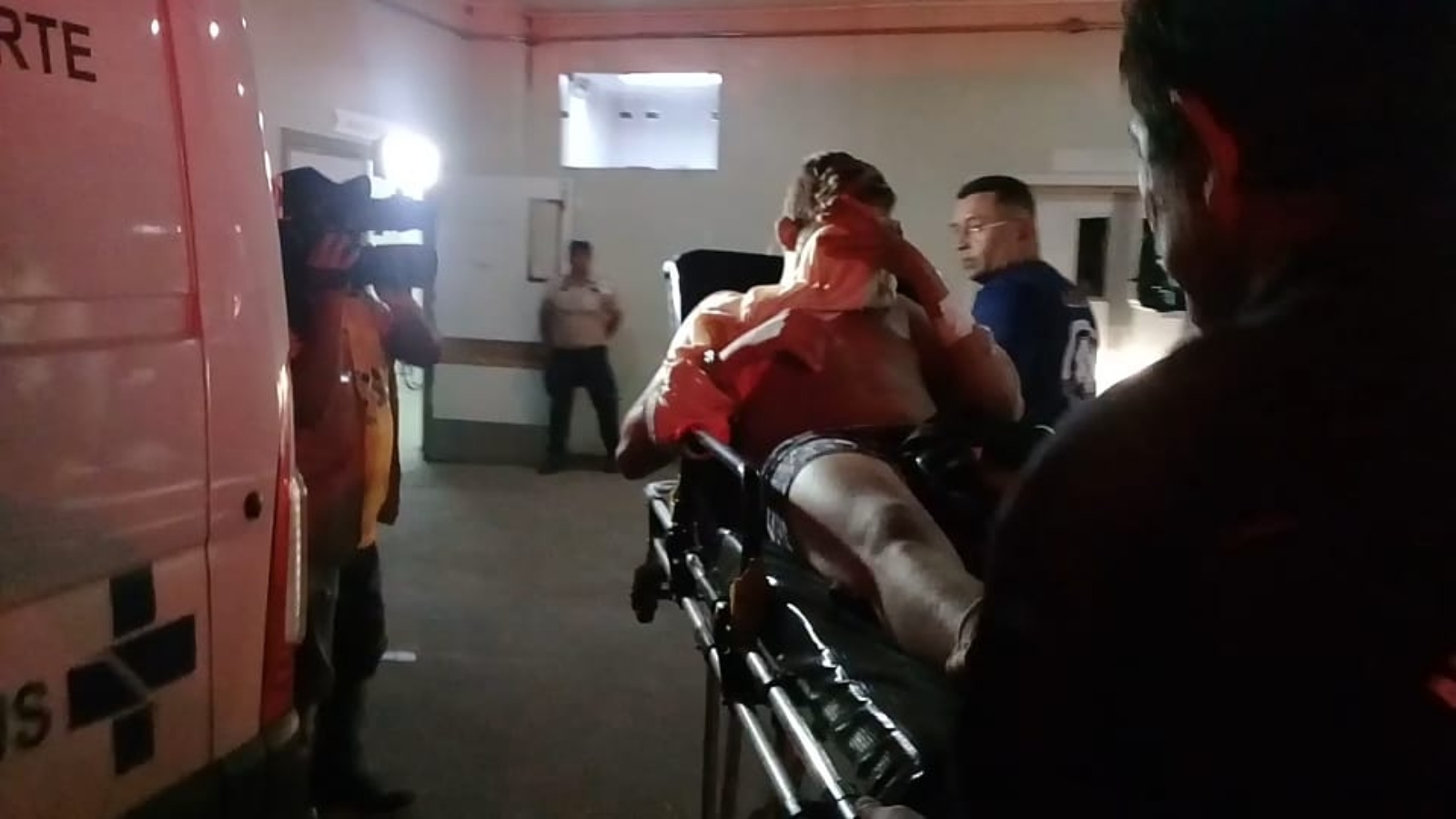 Assaltante invade academia e é baleado por policial