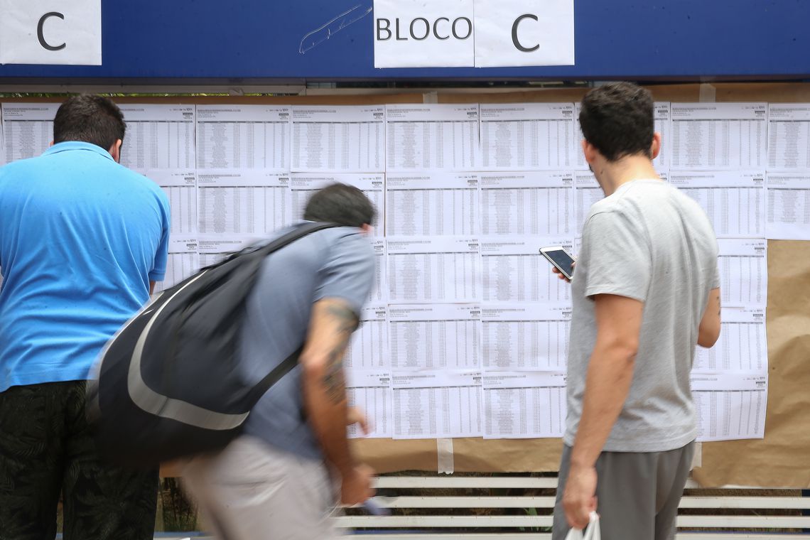 Justiça barra resultado do Sisu até MEC provar correção no Enem